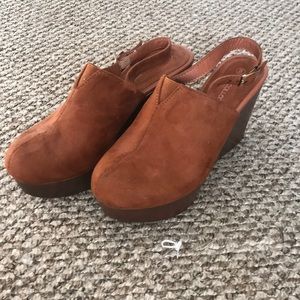 suede clogs